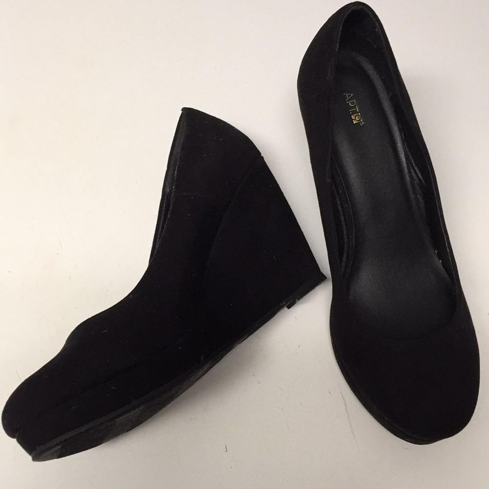 Apt. 9 suede wedge heels